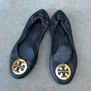 Black leather Tory Burch flats gold medallion.
